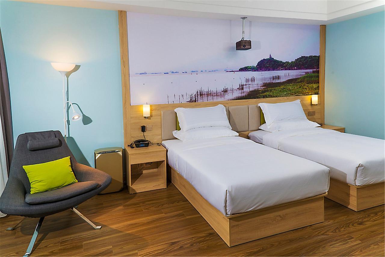 Готель Ibis Styles Nantong Development Zone Shimao Plaza Екстер'єр фото