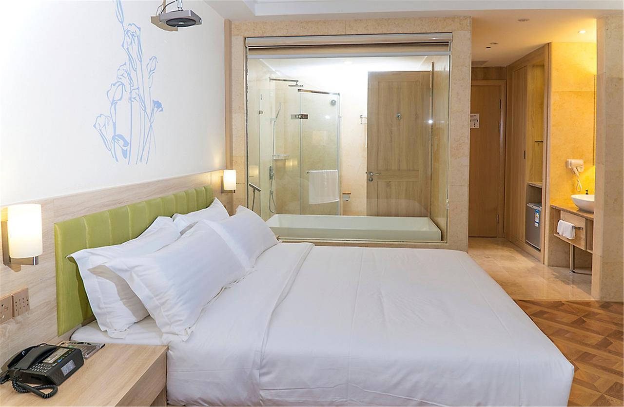 Готель Ibis Styles Nantong Development Zone Shimao Plaza Екстер'єр фото