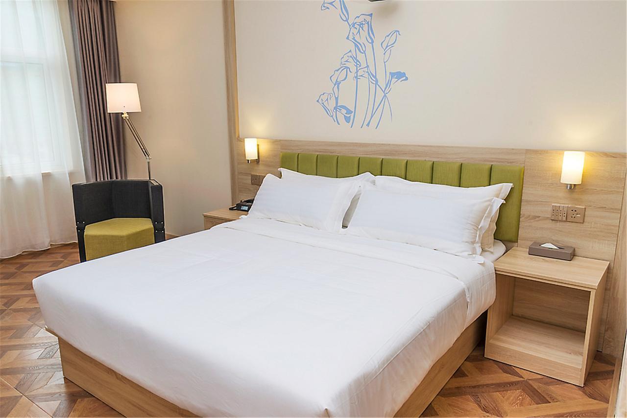 Готель Ibis Styles Nantong Development Zone Shimao Plaza Екстер'єр фото