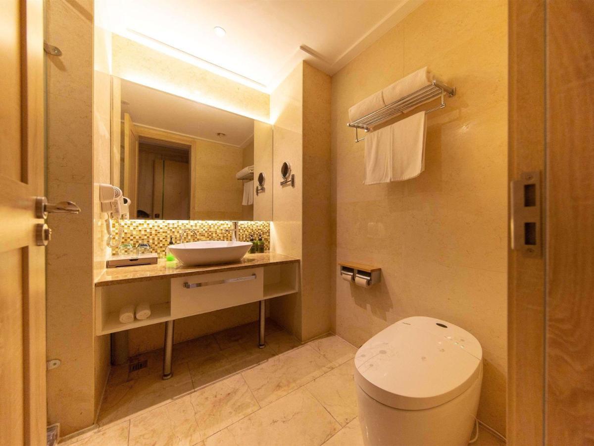 Готель Ibis Styles Nantong Development Zone Shimao Plaza Екстер'єр фото